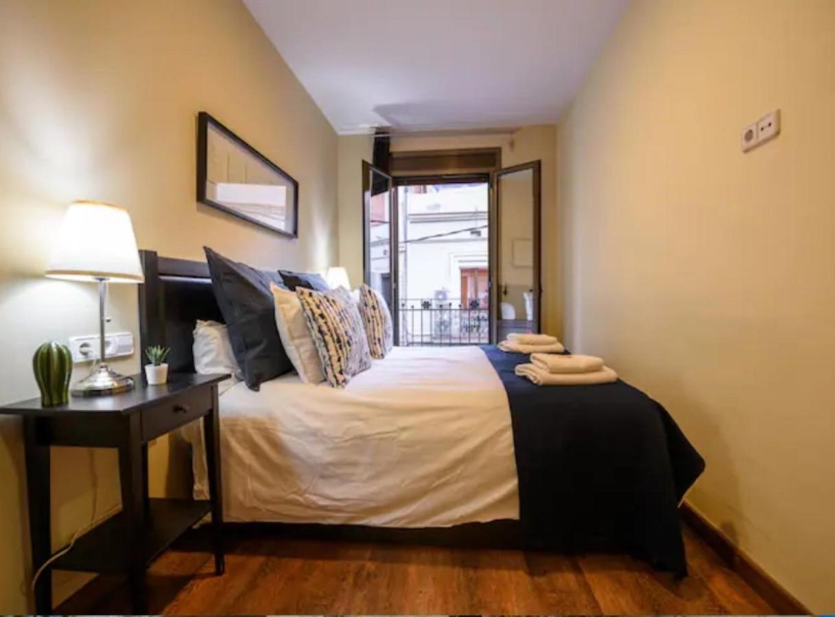 ברצלונה Ramblasrentals Cozy Renovated 2Br With Balcony Lift 20M Rambla - Parking - Wifi מראה חיצוני תמונה